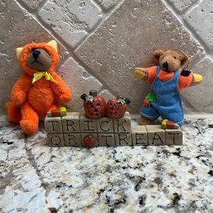 SUZI Resin Trick or Treat Sign with 2 small bears
